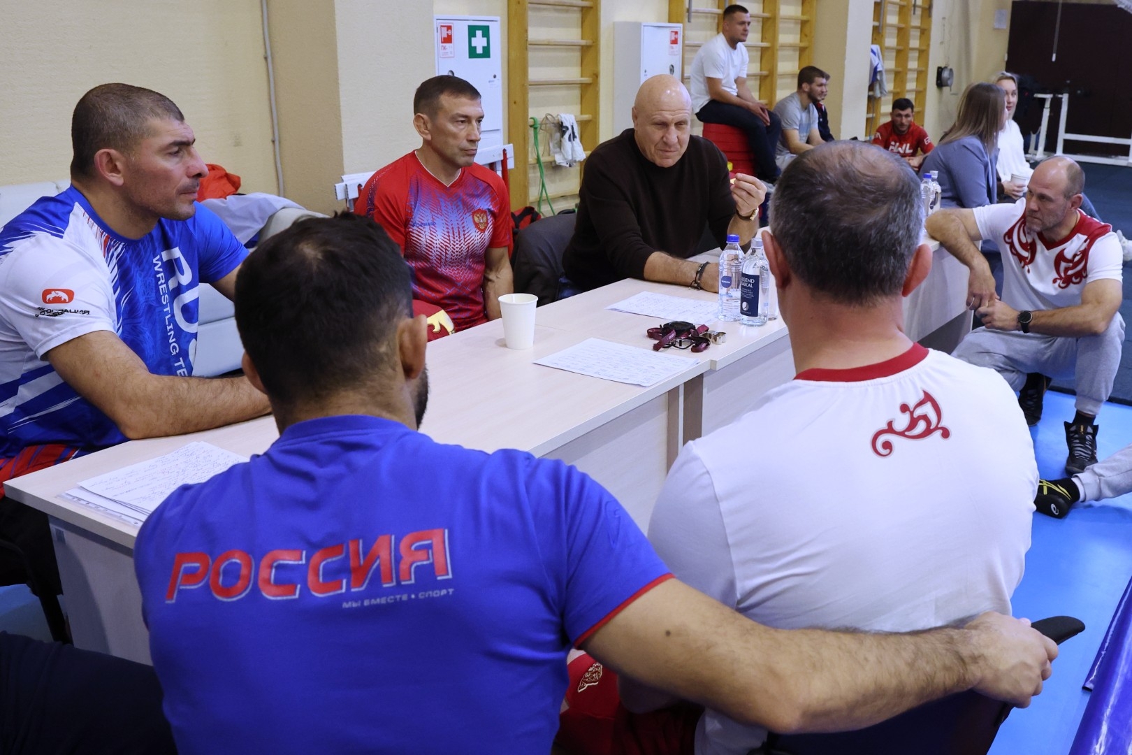 Михаил Мамиашвили и Александр Карелин напутствовали сборную России по греко-римской борьбе перед чемпионатом мира
Кла… Михаил Мамиашвили и Александр Карелин напутствовали сборную России по греко-римской борьбе перед чемпионатом мира
Кла…